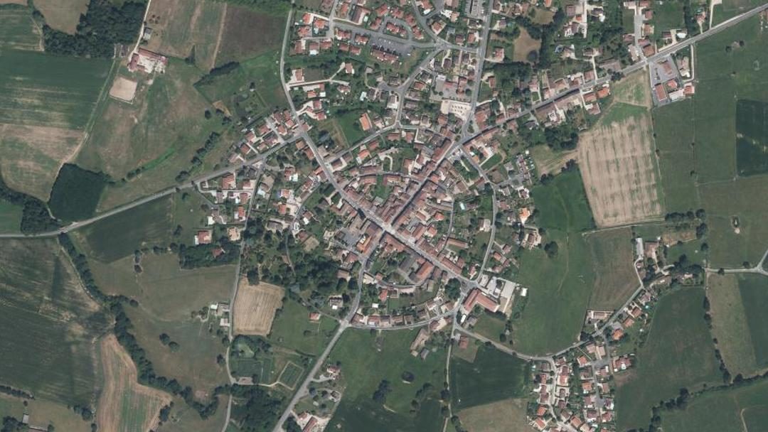 Photo 5 — Bâgé-le-Châtel, Ain (01380)