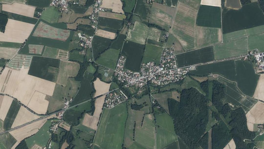 Photo 2 — Baneins, Ain (01990)