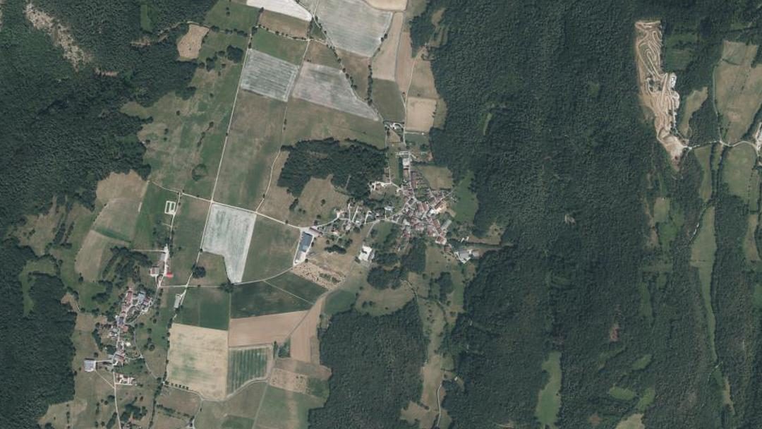 Photo 2 — Challes-la-Montagne, Ain (01450)