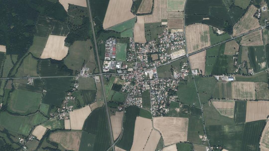 Photo 2 — Chaneins, Ain (01990)