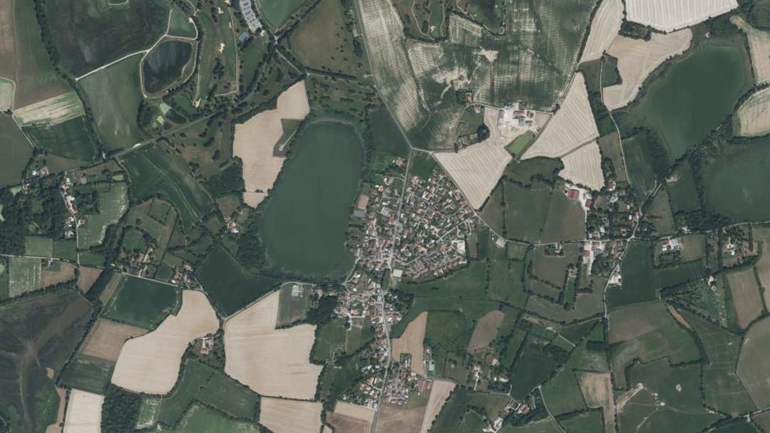 Photo 2 — Monthieux, Ain (01390)