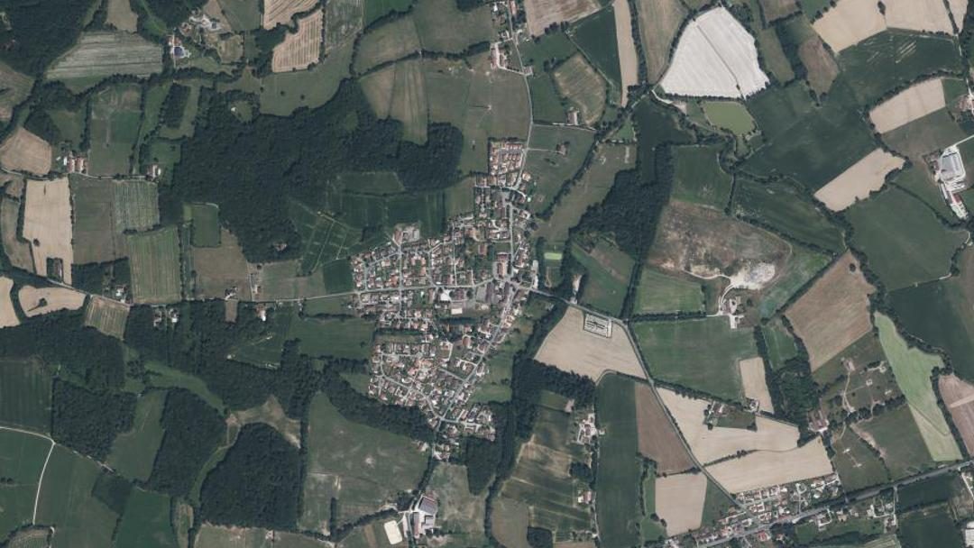 Photo 2 — Montracol, Ain (01310)