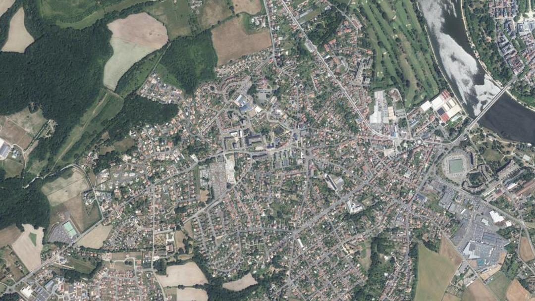 Photo 2 — Bellerive-sur-Allier, Allier (03700)
