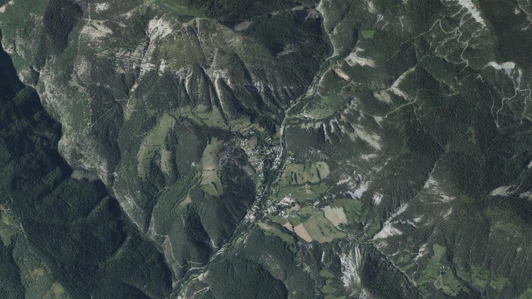Photo 2 — Auzet, Alpes-de-Haute-Provence (04140)
