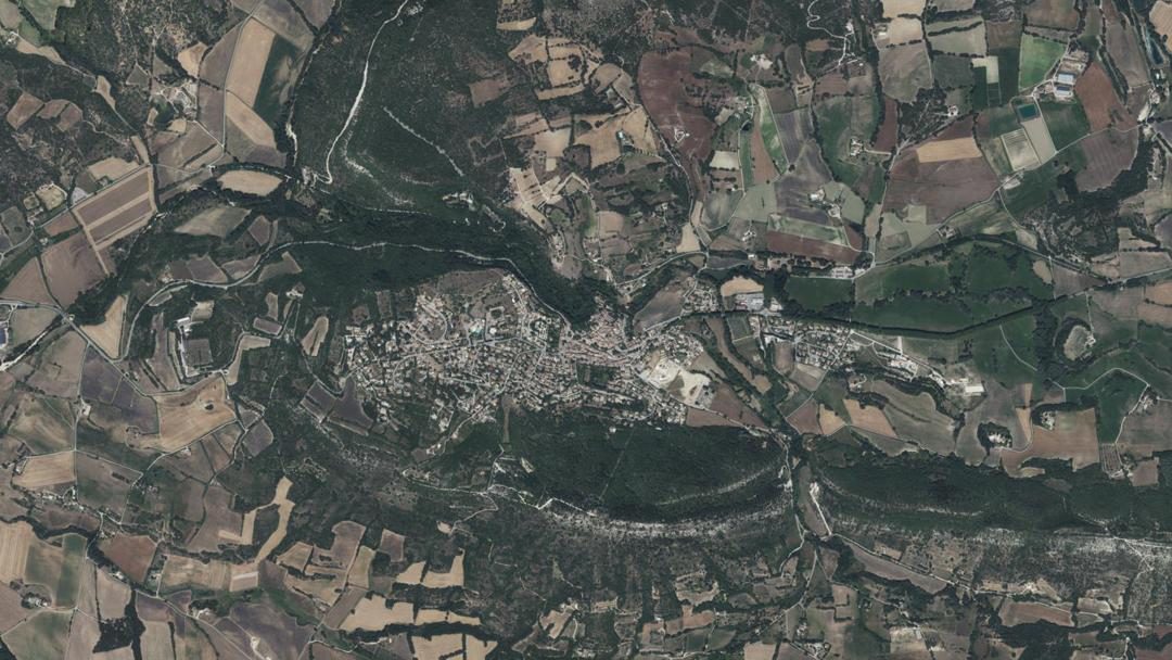 Vue de Céreste-en-Luberon, Alpes-de-Haute-Provence (04280)