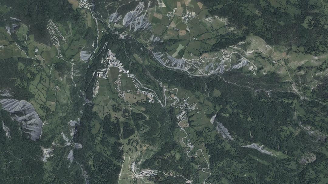 Vue de Enchastrayes, Alpes-de-Haute-Provence (04400)