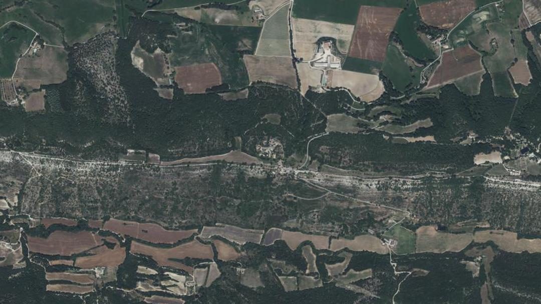 Photo 2 — Montjustin, Alpes-de-Haute-Provence (04110)