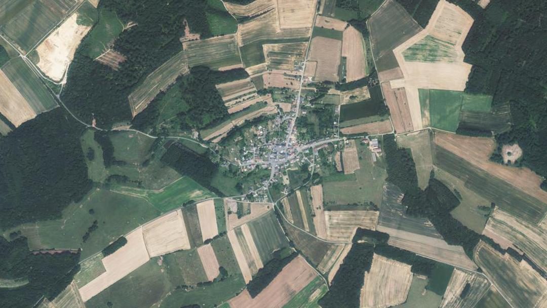 Photo 2 — Escombres-et-le-Chesnois, Ardennes (08110)