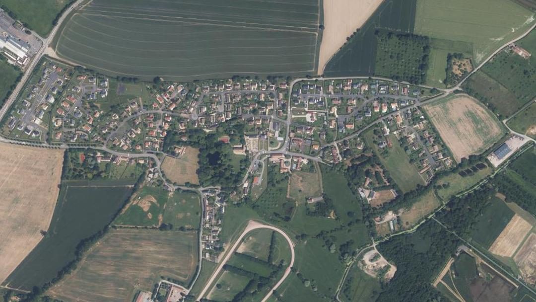 Photo 2 — Petiville, Calvados (14390)
