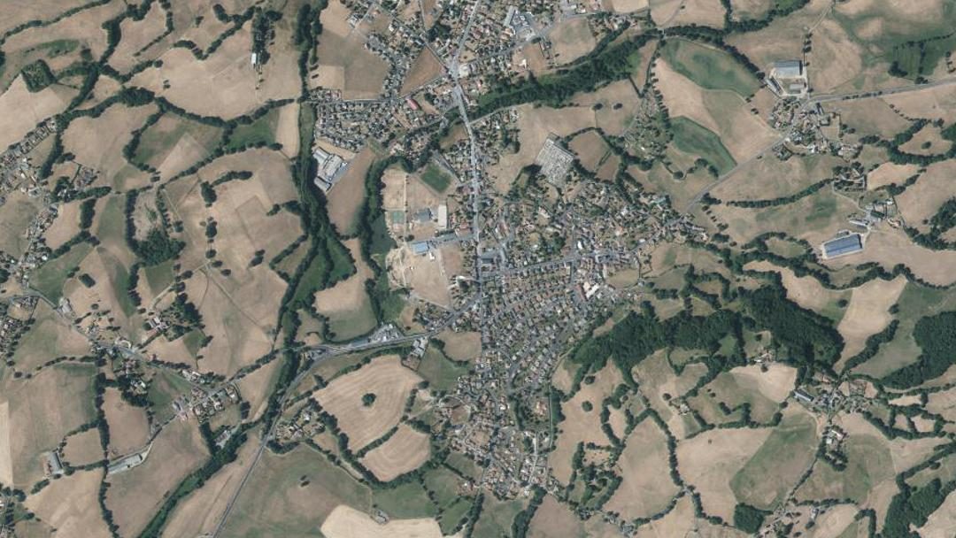 Photo 2 — Jussac, Cantal (15250)