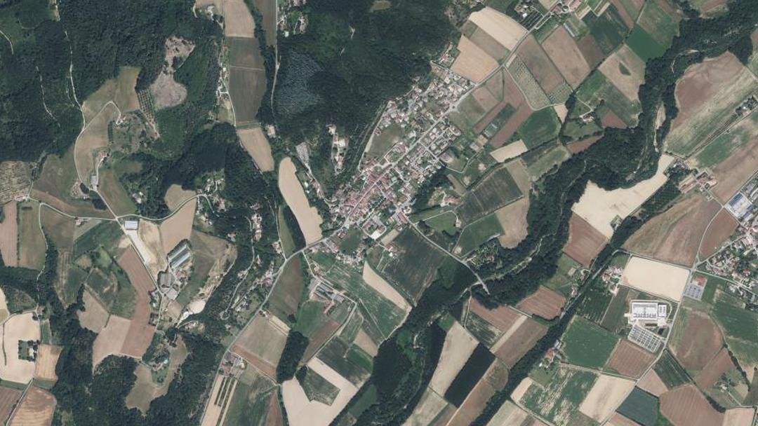 Charmes-sur-L'herbasse, Drôme