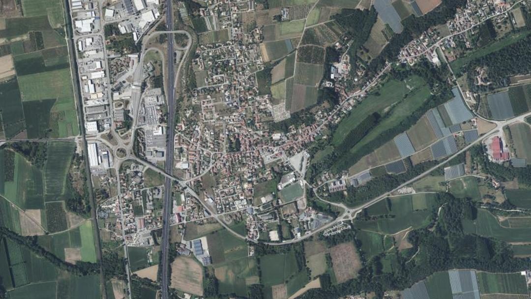 Photo 2 — Chanas, Isère (38150)