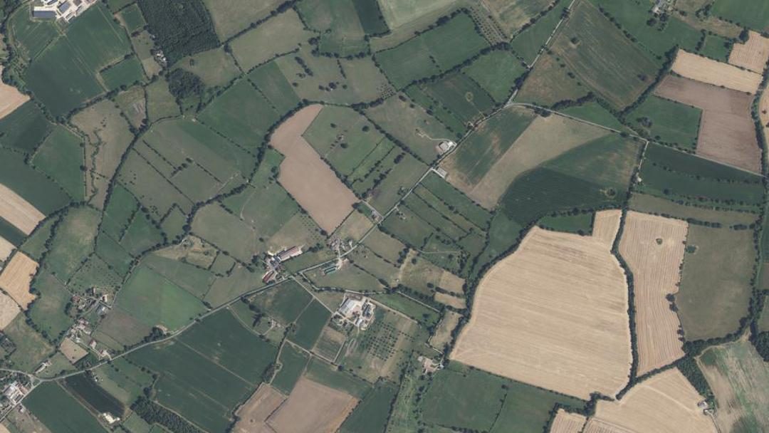 Photo 2 — Neauphe-sur-Dive, Orne (61160)