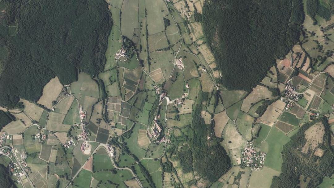 Photo 2 — Berzé-le-Châtel, Saône-et-Loire (71960)