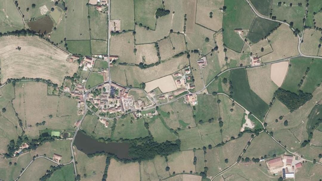 Photo 2 — Bois-Sainte-Marie, Saône-et-Loire (71800)