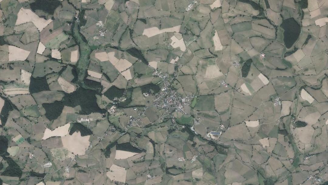 Photo 2 — Issy-l'Évêque, Saône-et-Loire (71760)