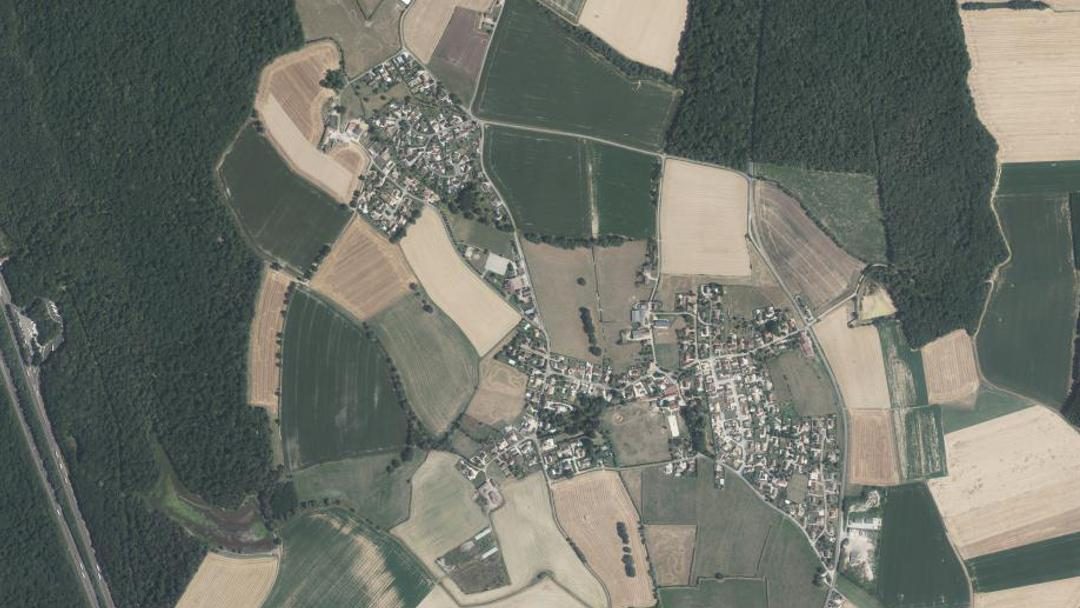 Photo 2 — Lessard-le-National, Saône-et-Loire (71530)