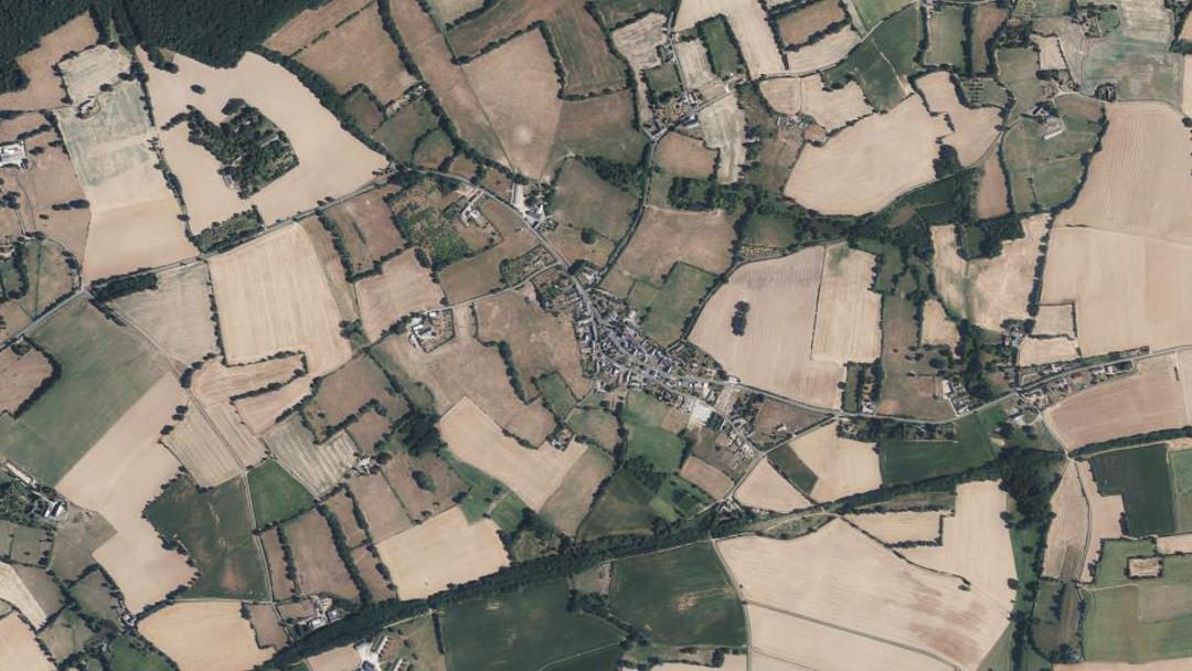 Photo 2 — Pezé-le-Robert, Sarthe (72140)