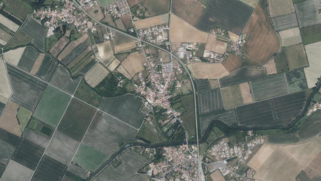 Photo 2 — Les Velluire-sur-Vendée, Vendée (85770)