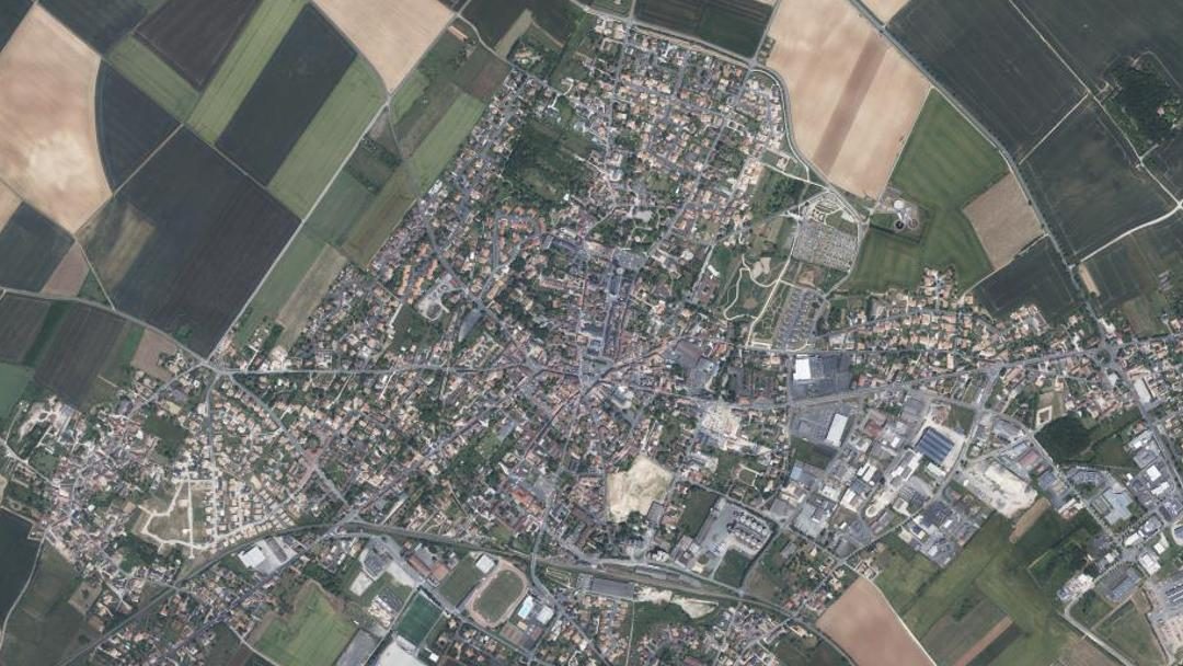 Photo 2 — Neuville-de-Poitou, Vienne (86170)