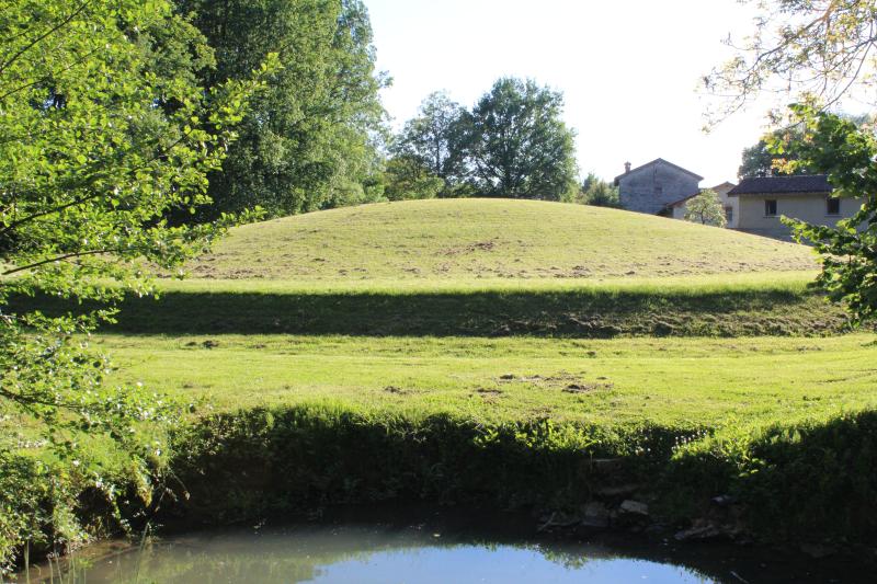Habitat du premier âge féodal (vestiges)