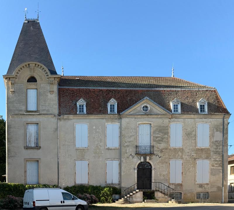 Maison dite le chapître ou ancien château de Chevigney