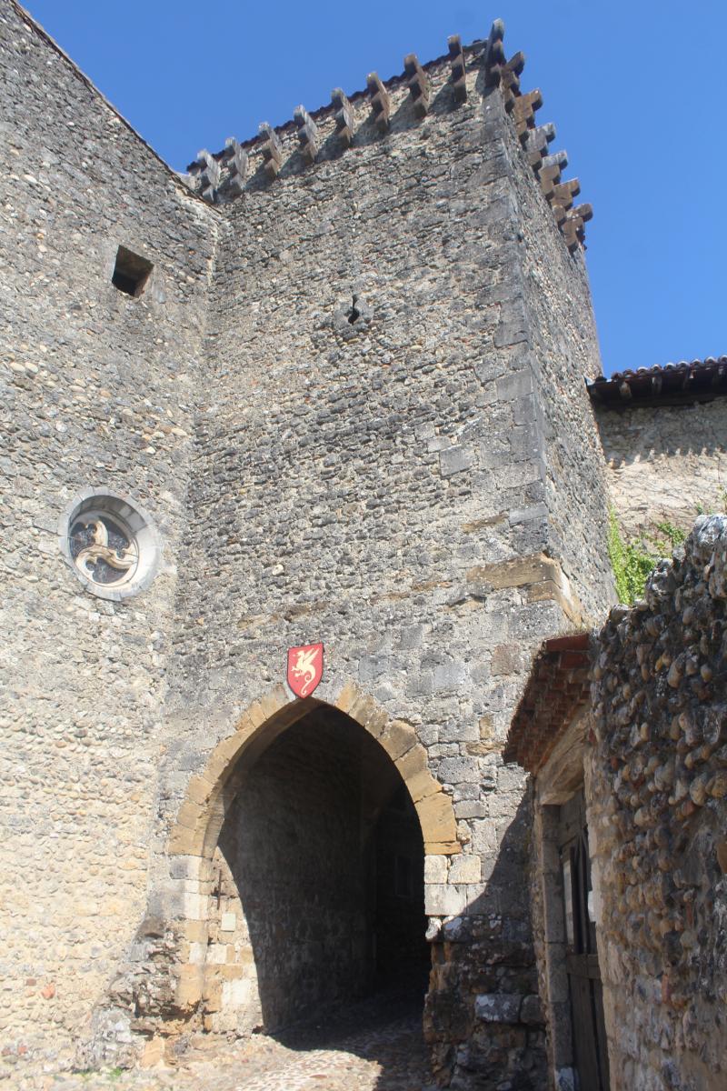 Porte du mur d'enceinte dite porte d'En-Haut et substructions de la barbacane