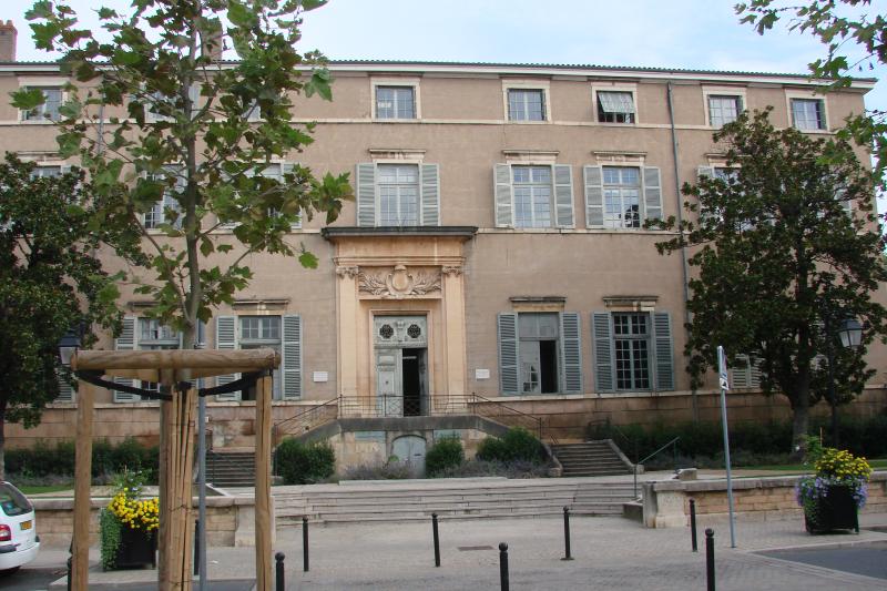 Ancien parlement de la Dombes dit également tribunal d'instance ou palais de justice