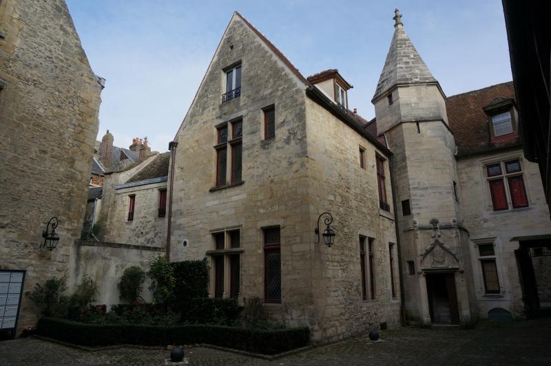 Ancienne Hôtellerie du Dauphin, dite Cour du Change, Laon