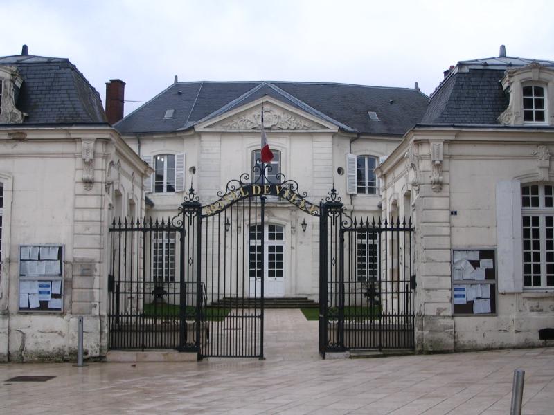 Ancien logis abbatial des Prémontrés, actuel Hôtel de Ville