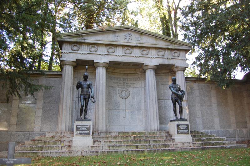 Monument du cimetière militaire allemand