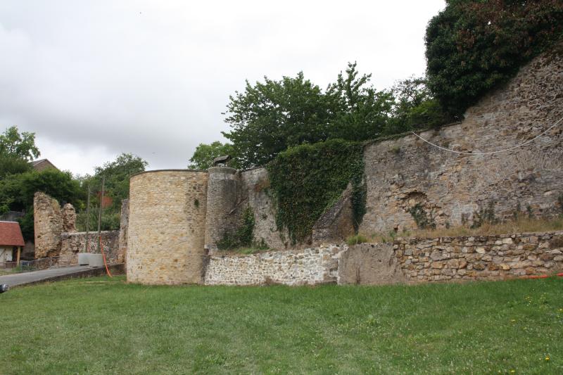 Fortifications d'agglomération d'Ainay-le-Château