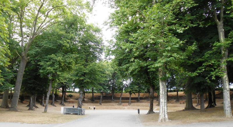 Monuments antiques (restes de l'amphithéâtre)