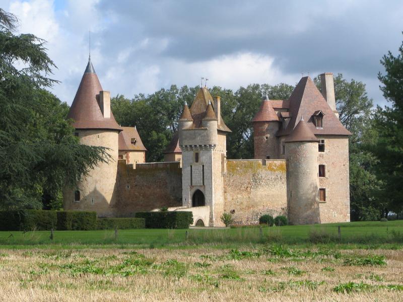 Château de Toury et son enceinte