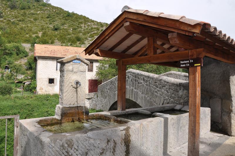 Pont sur la Vaire (vieux)