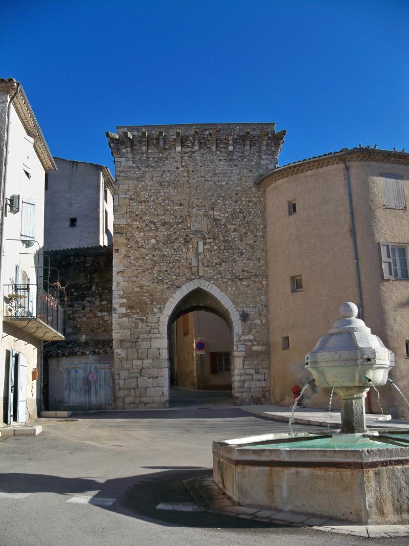 Portes (deux anciennes) : Porte d'Ayguières et Porte Saint-Sébastien