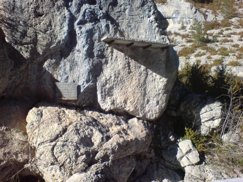 Roche ornée avec inscription gallo-romaine dite la Pierre Ecrite