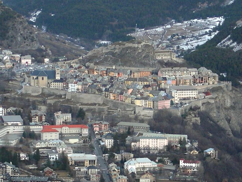 Anciennes fortifications de la Ville Haute