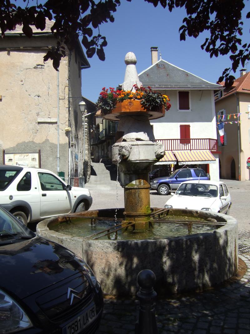 Fontaine sur la place