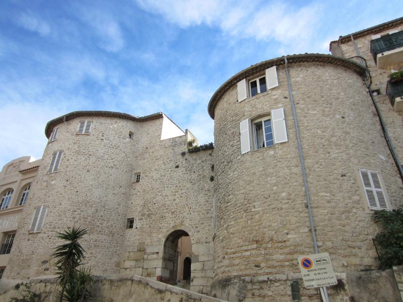 Enceinte gréco-romaine (restes)