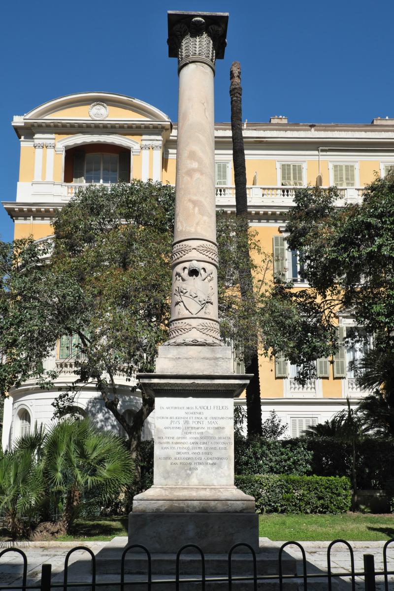 Colonne en marbre blanc