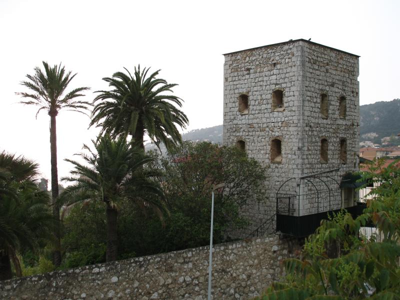 Tour dite Torre Vecchia et remparts (restes)