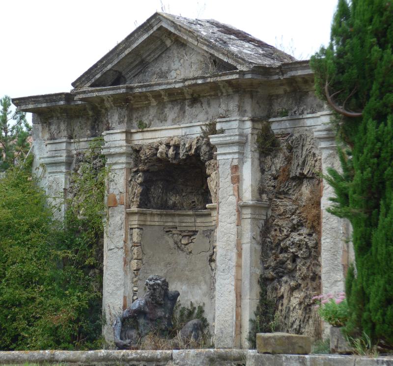Bassin de Neptune, dans la propriété dite Le Grand-Jardin