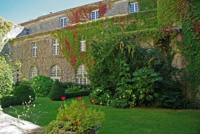 Ancien prieuré et remparts