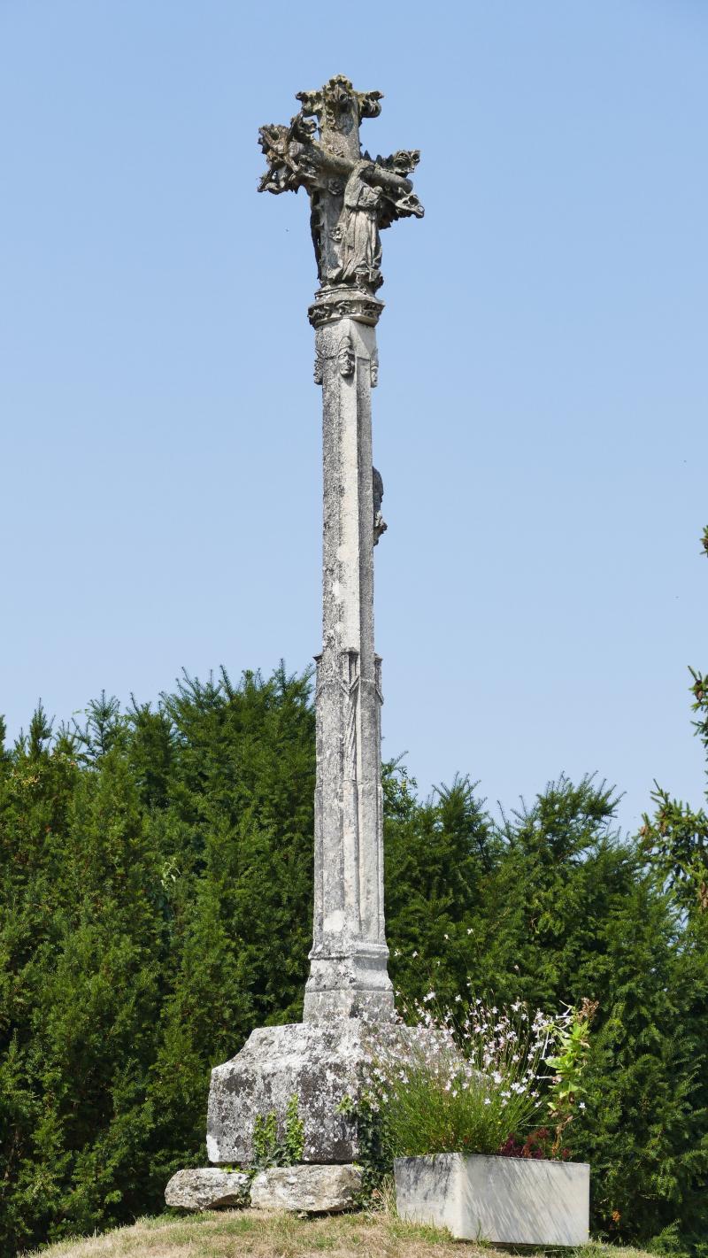 Croix de chemin dite "croix curé "