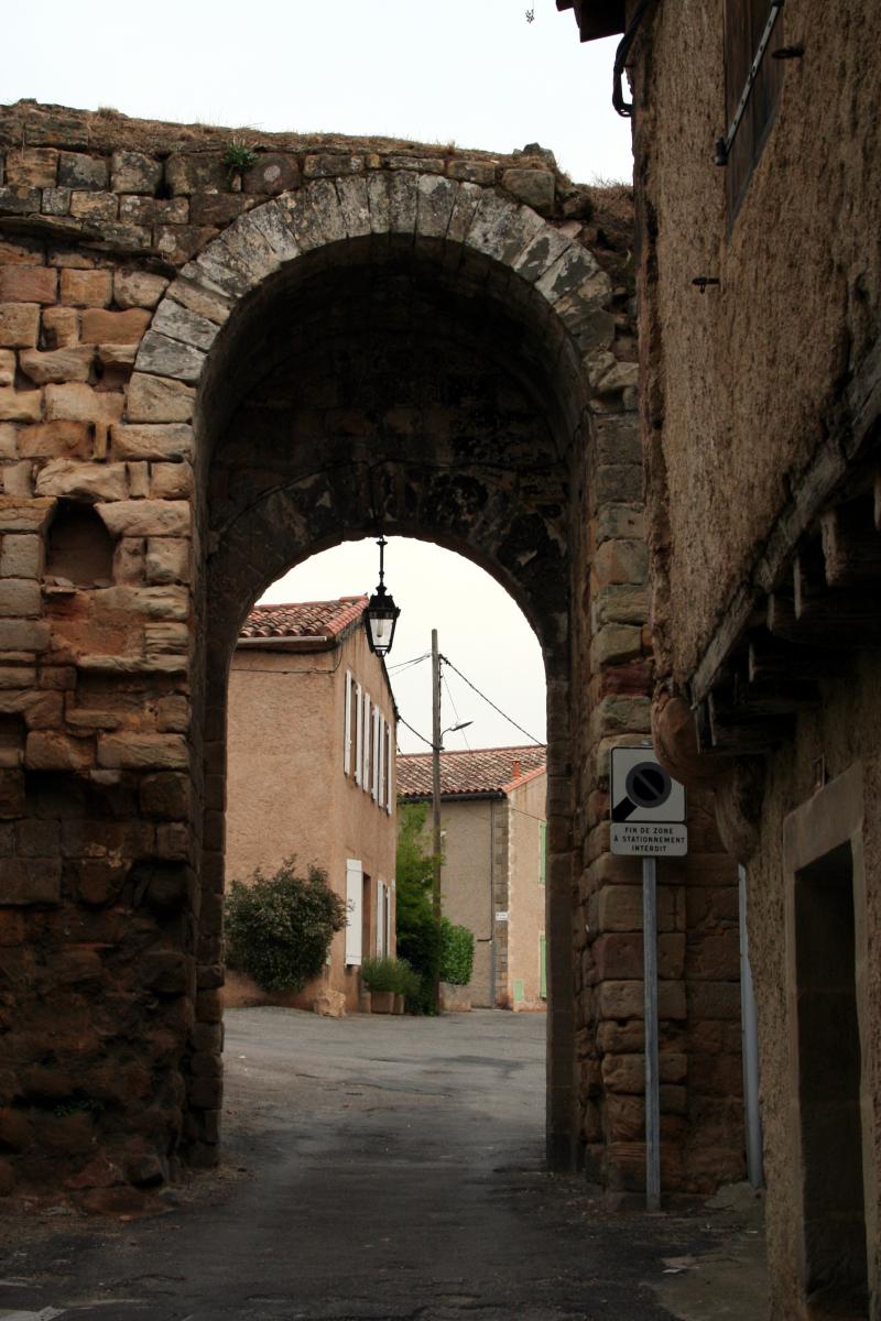 Porte Calvières et remparts adjacents