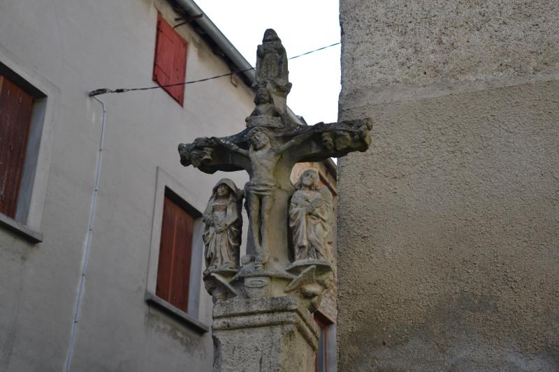 Croix en pierre