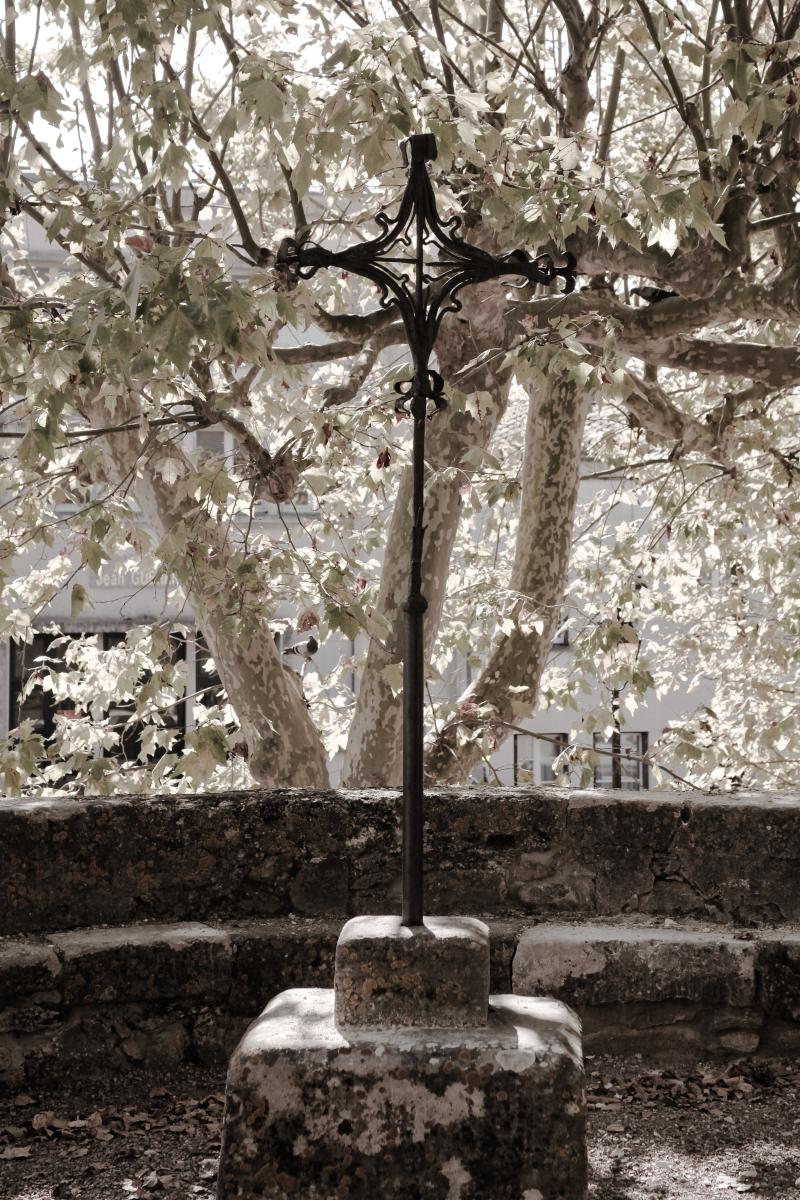 Croix en fer forgé, Montolieu