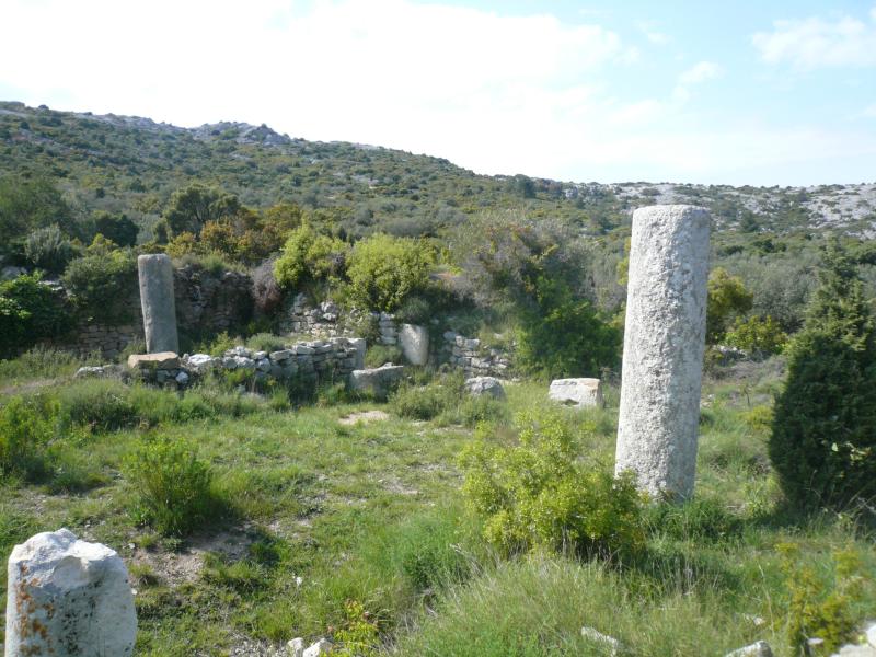 Bornes milliaires et vestiges d'habitat