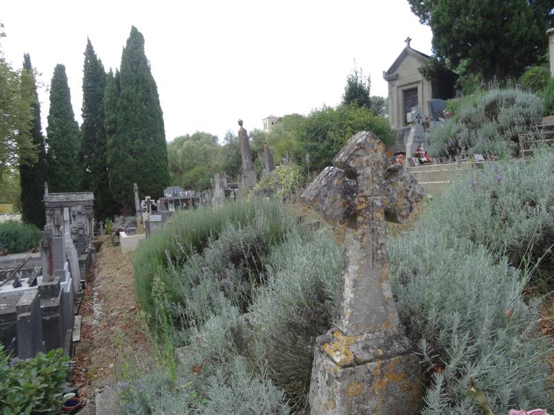 Croix de cimetière en pierre